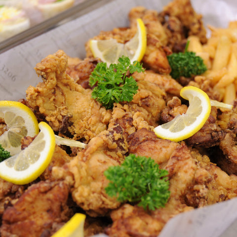 パーティ用唐揚げとフレンチフライポテト