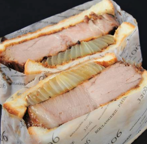 ハワイRoy’ｓレストランとのコラボサンドウィツチ四川風アンガスポークとオニオンの甘味噌焼き（2個）
